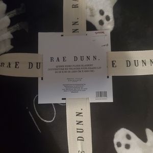 QUEEN SIZED RAE DUNN HALLOWEEN BOO BLANKET